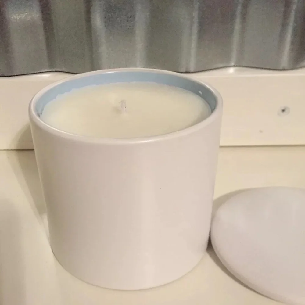 White Ceramic Candle Holder with Minimalist Design - Picture 4 of 5